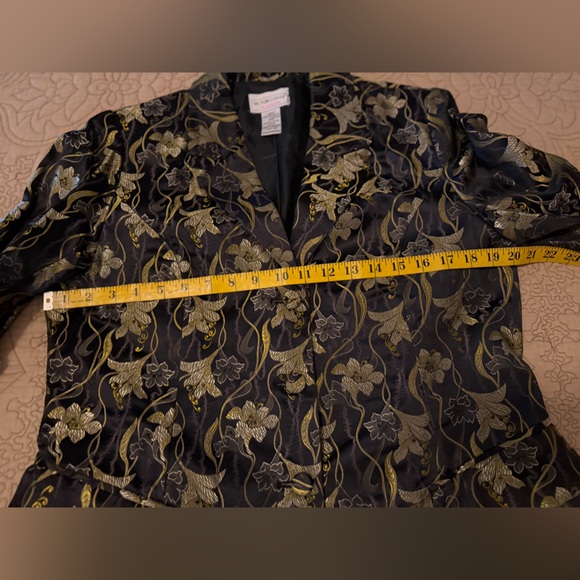 Victor Costa Gorgeous Black and Gold Floral Jacquard Brocade Coat, Size M - Picture 8 of 9